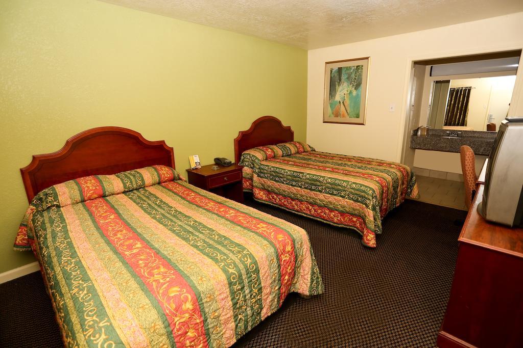 Texas Inn 보몬트 객실 사진
